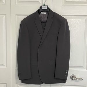 Alain Dupetit Charcoal Grey 3-piece Suit 42R.